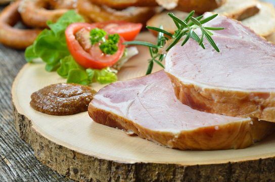 Brotzeit mit bayerischen Ripperln