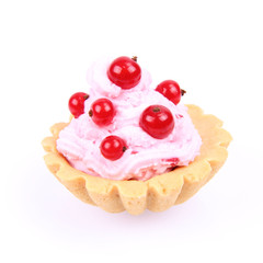 Tartlet with whipped cream and red currants