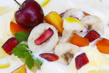 Eiscreme mit Früchte