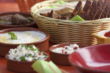 Table de restaurant en été