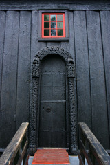 Fototapeta na wymiar Drzwi Lom stavkirke