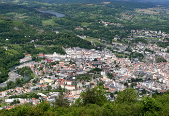 Fototapeta na wymiar Lourdes z Pic du Jer - 2