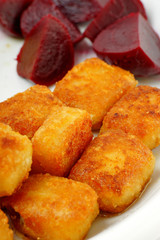 kartoffelsalat mit fischnuggets und roter beete #8