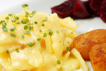 kartoffelsalat mit fischnuggets und roter beete #11