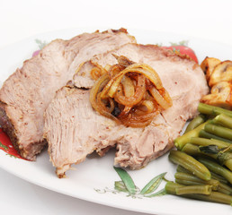 Schweinebraten mit Röstzwiebeln