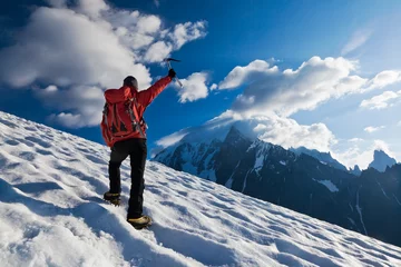 Fototapeten Bergsteiger allein Gletscher © rcaucino