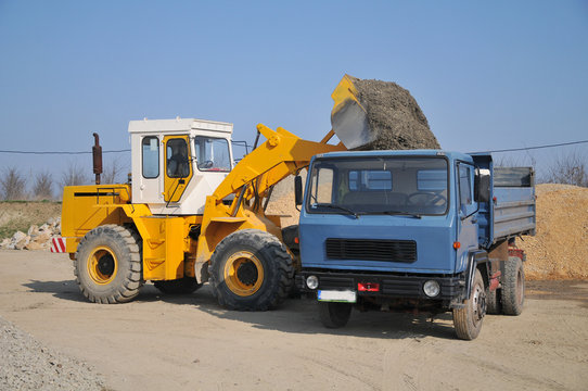 excavator loading truck