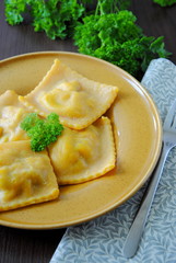 Ravioli with chicken and broccoli