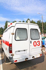 Fototapeta na wymiar car to ambulance on road