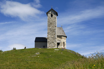 Fototapeta na wymiar Kościół w San Vigilio Południowym Tyrolu