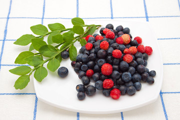 mix of blueberries and strawberries