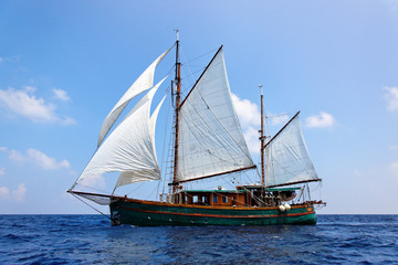 Fototapeta na wymiar Old wooden sailboat