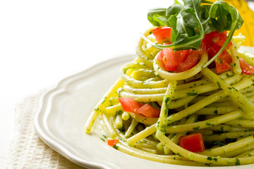 Bucatini al pesto di Rucola con Pomodorini