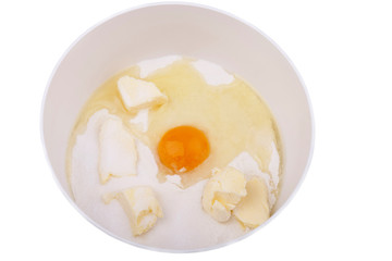 Rührschüßel mit  Butter, Mehl,Zucker und einem Ei