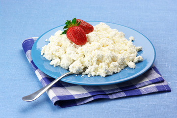 Cottage cheese with strawberries