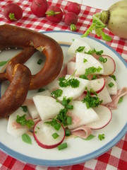 Rettichsalat mit Laugenbrezel