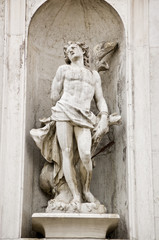 Obraz premium Saint Sebastian statue