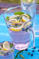 Drink with lemon, berries and mint - 33916101