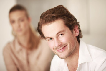 Obraz premium glückliches junges Paar