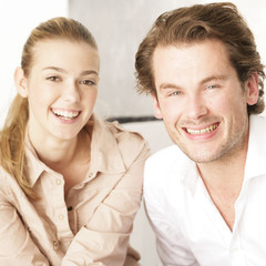 glückliches junges Paar