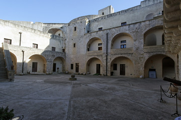 Fototapeta na wymiar Wnętrze zamku Aragonii Otranto Salento Puglia Italy