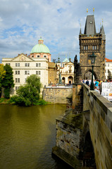Sur le Pont Charles à Prague