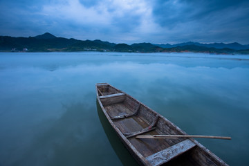 Obraz premium wooden boat on river