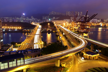 Fototapeta na wymiar Terminal Cargo i autostrad w Hong Kongu
