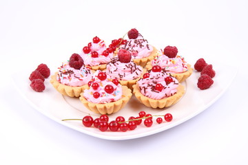 Tartlets with whipped cream, fruits and sprinkles