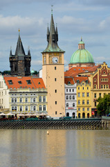 Fototapeta na wymiar Les rives de Prague