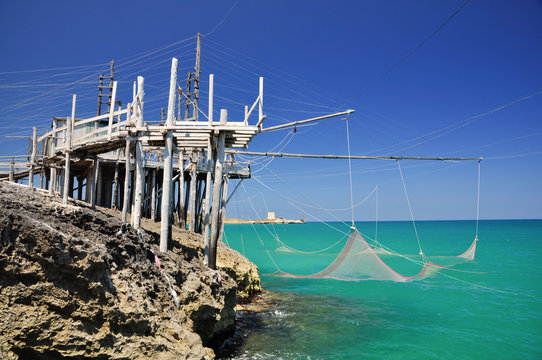 TRABUCCO SULLA COSTA PUGLIESE, GARGANO, ITALIA.