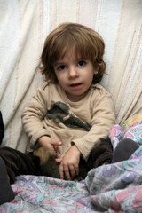 Obraz premium LAURA Y EL CACHORRITO