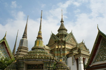 Fototapeta na wymiar roof of thai temple
