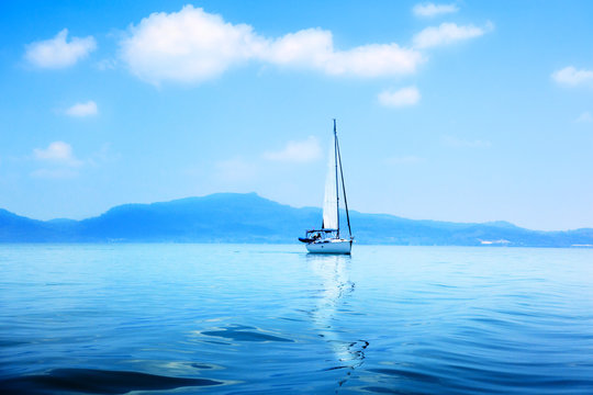 Fototapeta yacht and blue water ocean