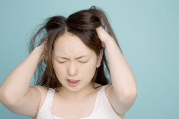 Fototapeta premium 悩んでいる女性