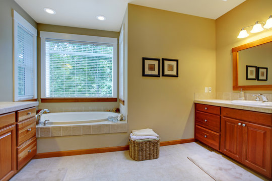 Classic large bathroom with double sinks