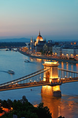 Plakat Budapest skyline w nocy, Węgry.