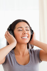 Naklejka premium close up of woman with earphones