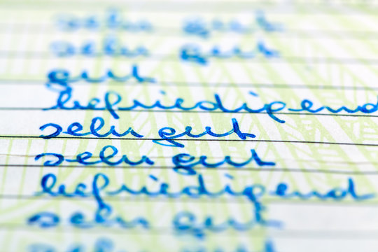Zeugnis in einer Schule