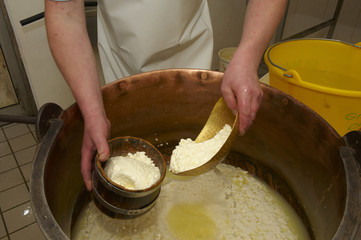 fabrication du fromage de munster