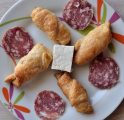 voulevant con salame e formaggio (primo sale e taleggio)