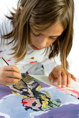 fillette cr&eacute;ative