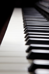 Naklejka premium Digital hybrid piano