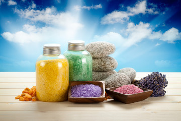 Obraz na płótnie Canvas Spa and aromatherapy - bath salt