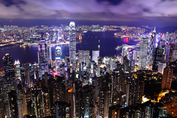 Naklejka premium Skyscraper at night in Hong Kong