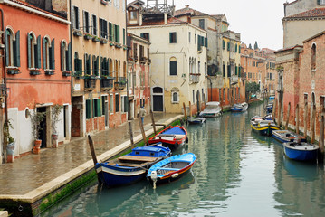 Fototapeta na wymiar Italy,Venice rio of Mercy in Cannaregio area.