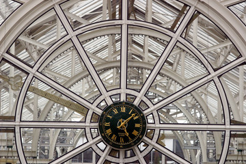 Uhr am St Stephen's Green Shopping Centre