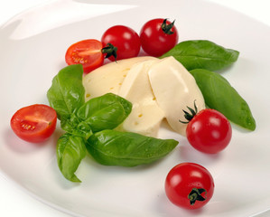 mozzarella cherry tomatoes basil