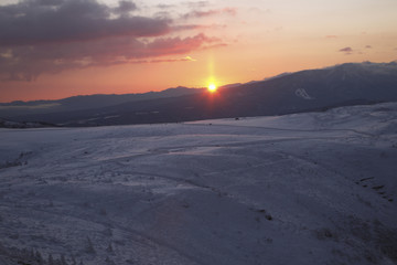 雪原の日の出