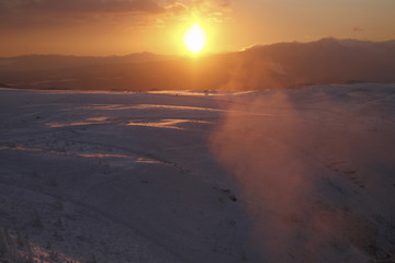 Fototapeta na wymiar 雪原の日の出